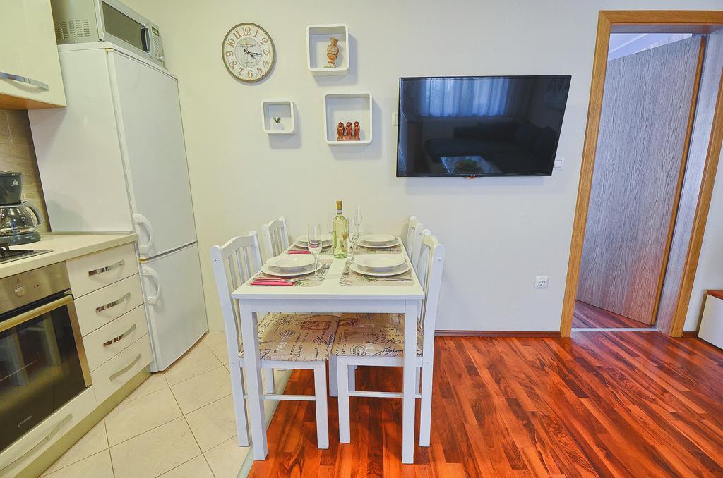 E&E Apartment Arena With Free Private Parking Pola Esterno foto