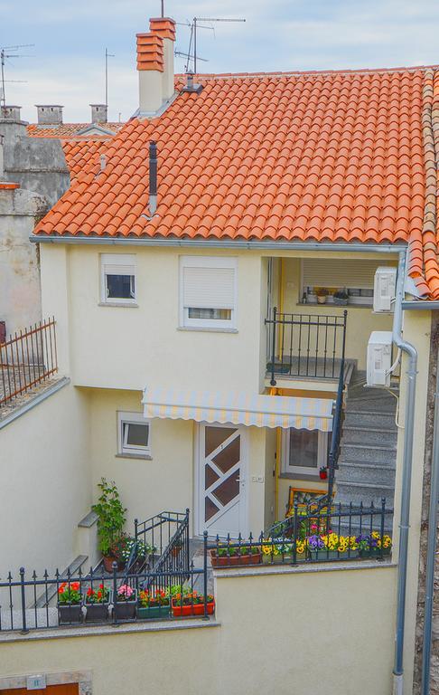 E&E Apartment Arena With Free Private Parking Pola Esterno foto