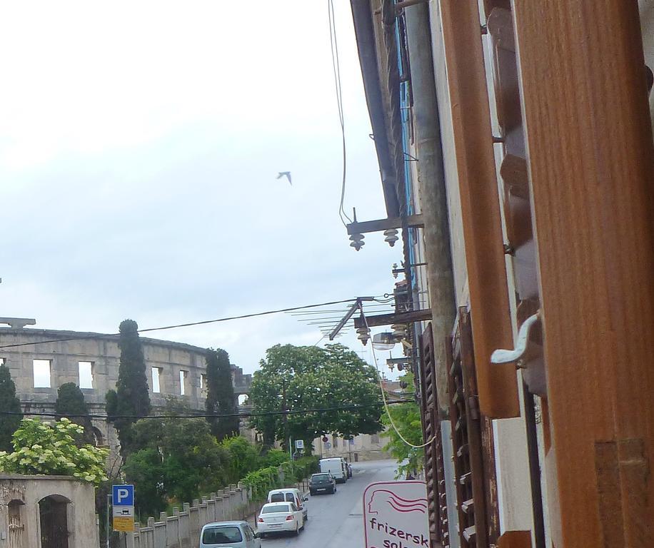 E&E Apartment Arena With Free Private Parking Pola Esterno foto