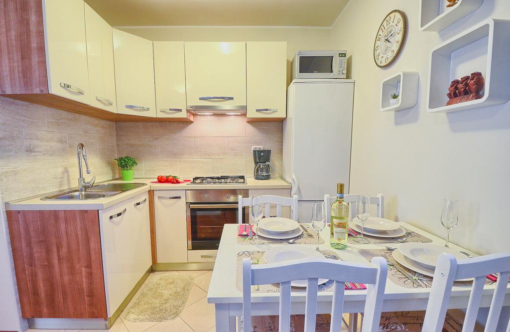E&E Apartment Arena With Free Private Parking Pola Esterno foto