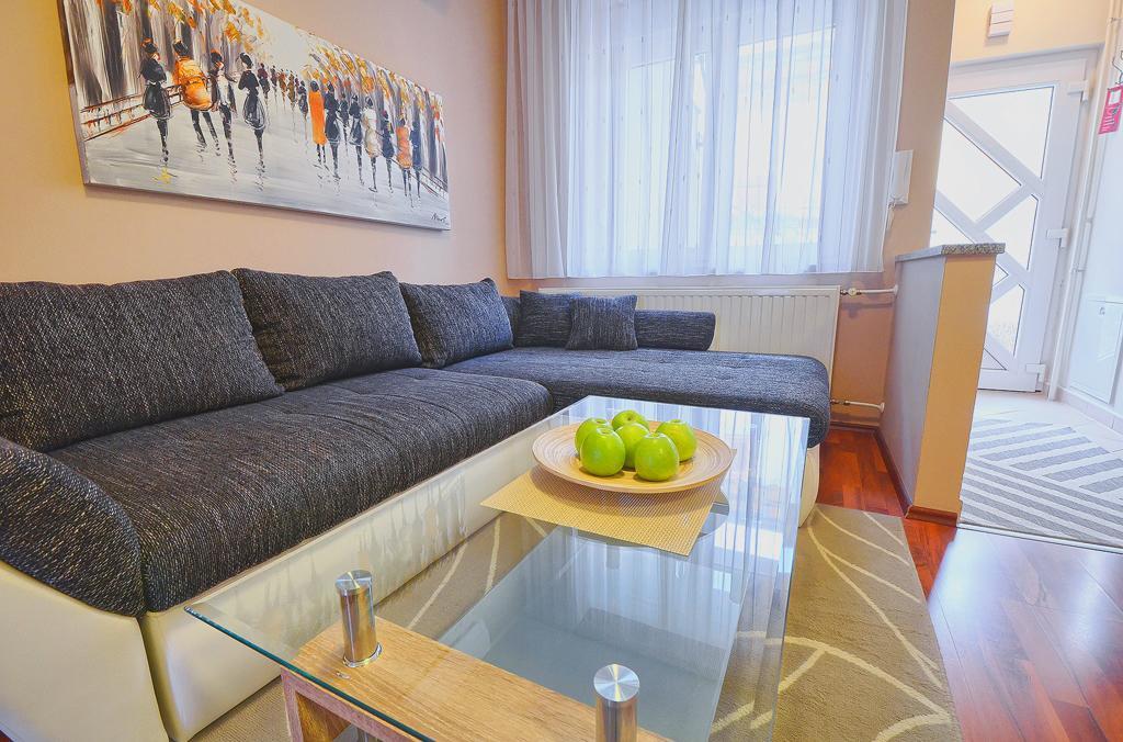 E&E Apartment Arena With Free Private Parking Pola Esterno foto
