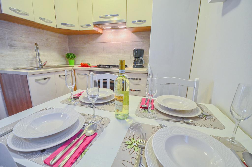 E&E Apartment Arena With Free Private Parking Pola Esterno foto
