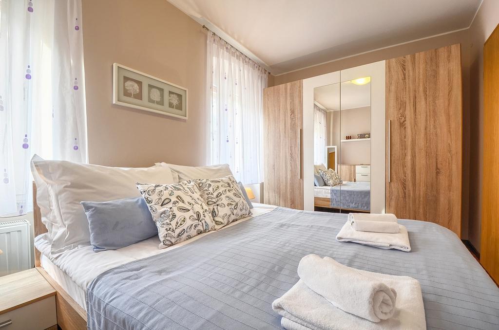 E&E Apartment Arena With Free Private Parking Pola Esterno foto