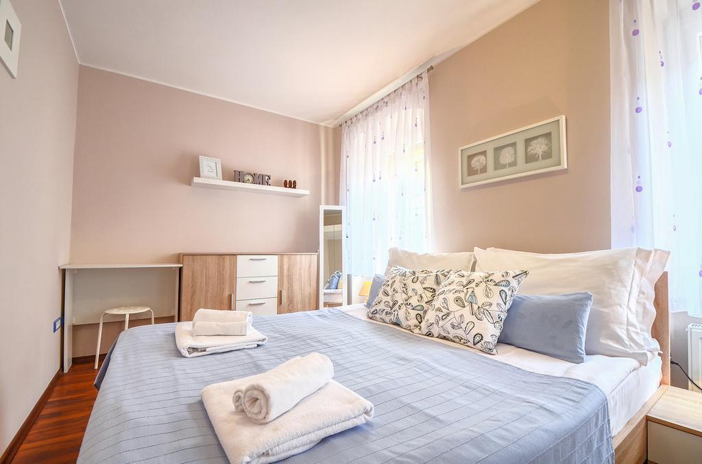 E&E Apartment Arena With Free Private Parking Pola Esterno foto
