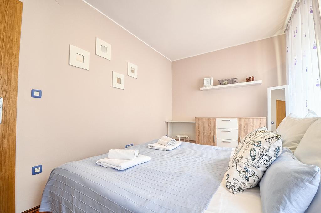 E&E Apartment Arena With Free Private Parking Pola Esterno foto
